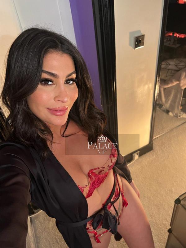 Nour, South Kensington, French Escort