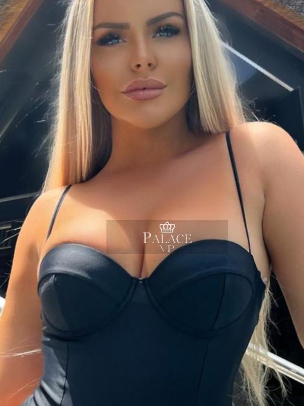 Scarlett, Brentwood, British Escort