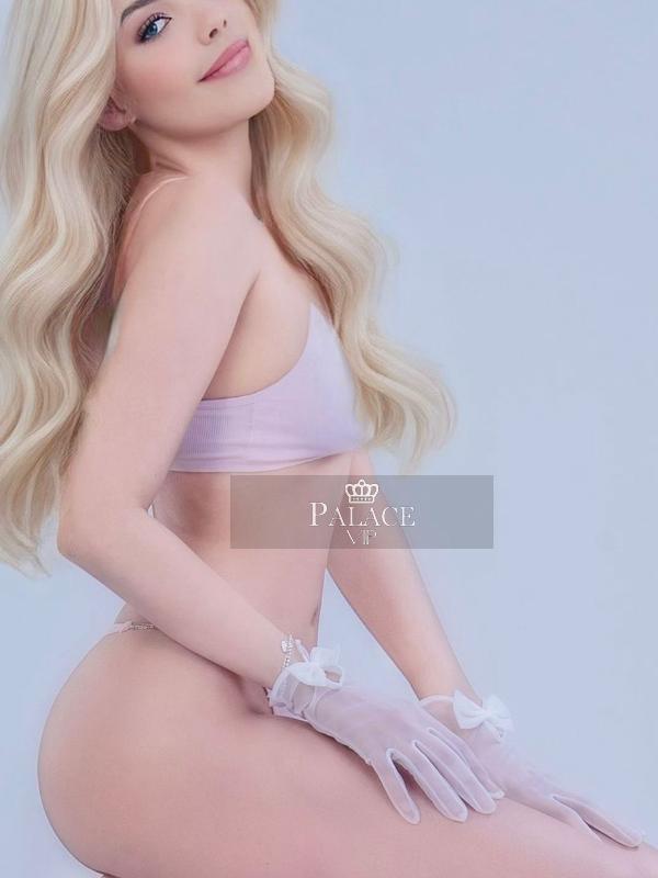 Mika, Earls Court, Brazilian Escort