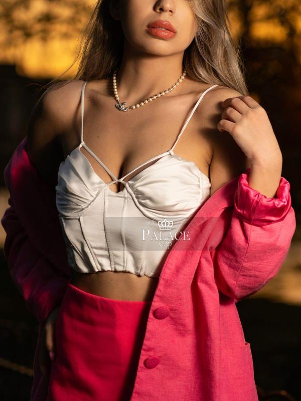 Veronica, Outcall Only, Romanian Escort