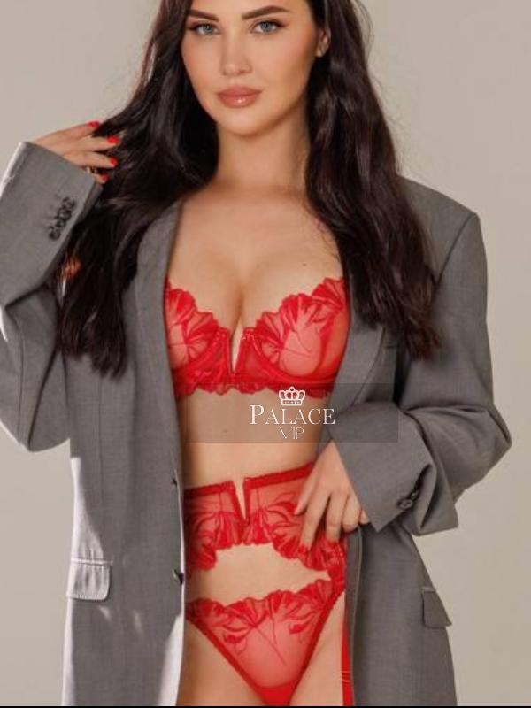 Carla, Chelsea, Polish Escort