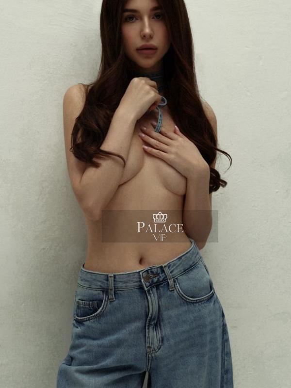 Adriana, Kensington, Ukrainian  Escort