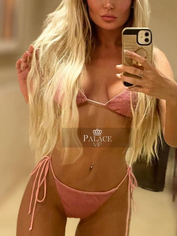 Holly, Dubai, British Escort