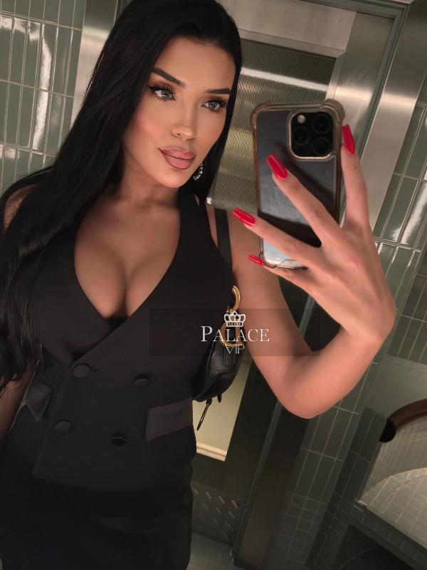 Natalie, Kensington, British Escort